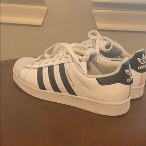 Adidas superstars